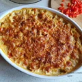 Zapiekanka makaronowa z szynką, papryką i serem.