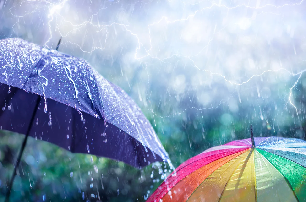 Sobota z alertami IMGW! Burze, ulewy i grad w 10 województwach