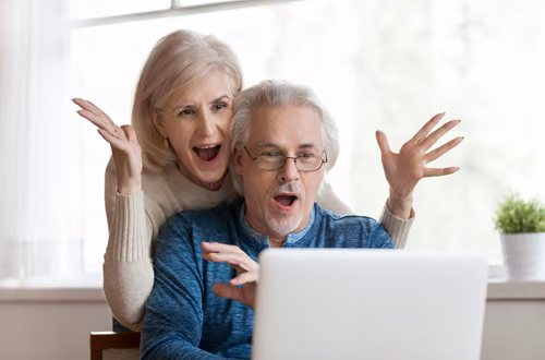 O ile wzrosną emerytury w 2025 roku? 2 warianty obliczeń oraz ile wyniesie "trzynastka" i "czternastka"?