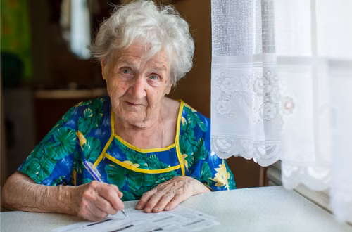 Bon Senioralny ruszy w 2026 roku. Seniorzy nie muszą instalować żadnej aplikacji
