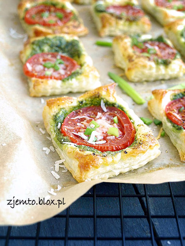 Błyskawiczna przekąska - mini tary z pesto