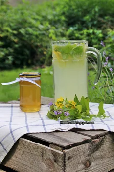 Domowa lemoniada z miodem