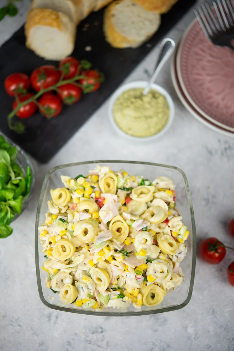 Sałatka z tortellini- palce lizać!
