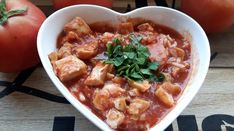 POMIDORÓWKA Z DORSZEM I RYŻEM