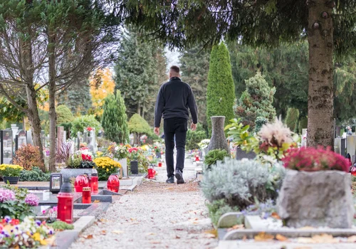 Pogrzeby już nie tylko na cmentarzach? Senat rozpatruje zaskakującą petycję!