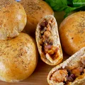 Bułeczki gyros – drożdżowe bułki z kurczakiem i pieczarkami