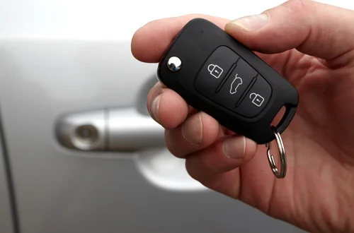 O tej funkcji wie niewielu kierowców! Poznaj super trik z użyciem kluczyka samochodowego!
