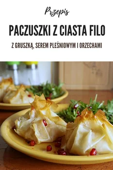 Paczuszki z ciasta filo z gruszką, serem pleśniowym i orzechami