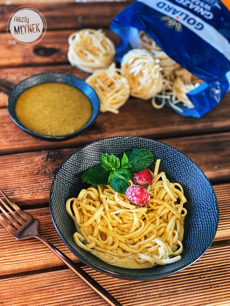 Makaron na słodko z kremem pistacjowo - czekoladowym