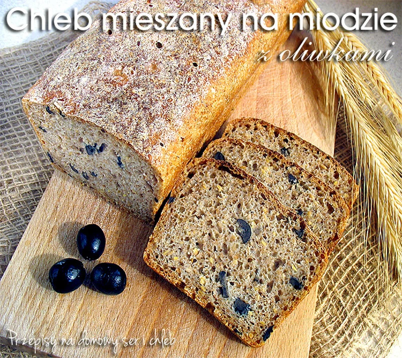 Chleb mieszany na miodzie z oliwkami