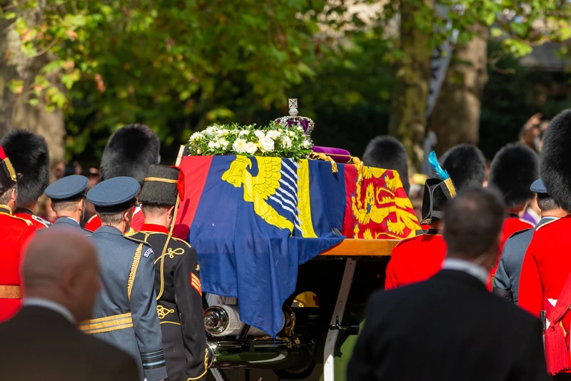 Co zabrała ze sobą do grobu Elżbieta II?