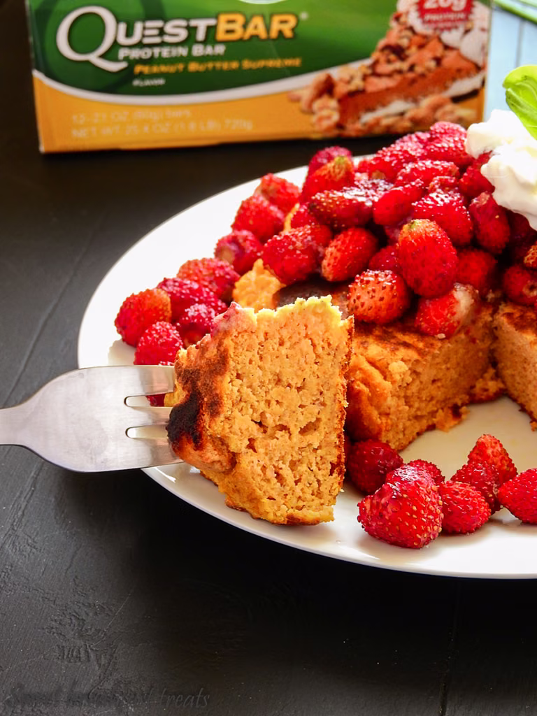 PROTEINOWY OMLET Z DYNIĄ I QUEST BAREM