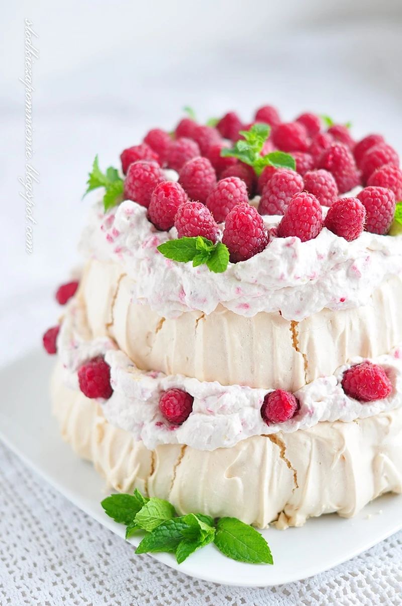 BEZA "PAVLOVA"Z MALINAMI