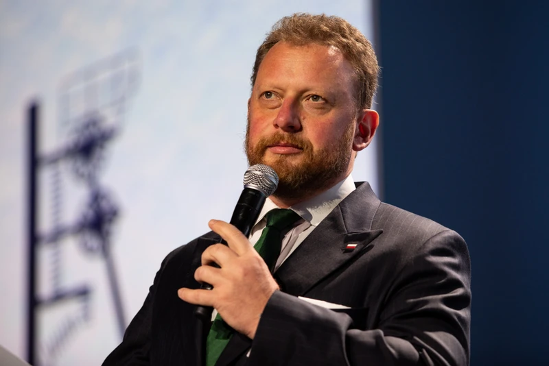 Wakacje 2020 a koronawirus. Minister zdrowia nie ma dobrych informacji