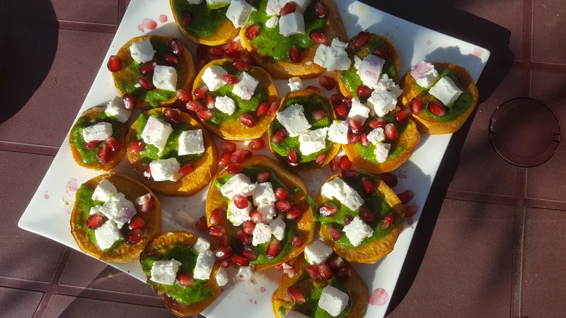 Pieczone bataty z pesto i serem feta