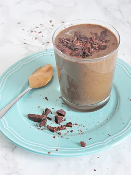 Orzechowo-czekoladowe smoothie na ciepło