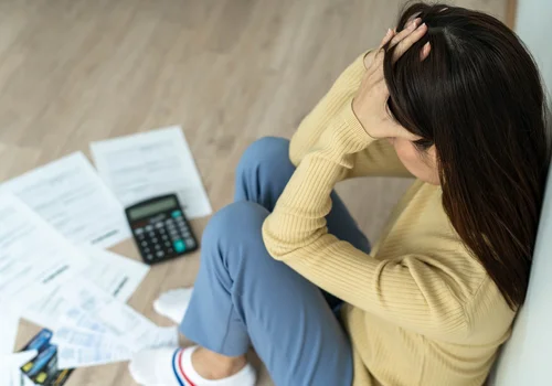 „Mamy rozdzielność, ale on wciąż korzysta z mojego konta i podpisuje umowy” – pisze Joanna [LIST]