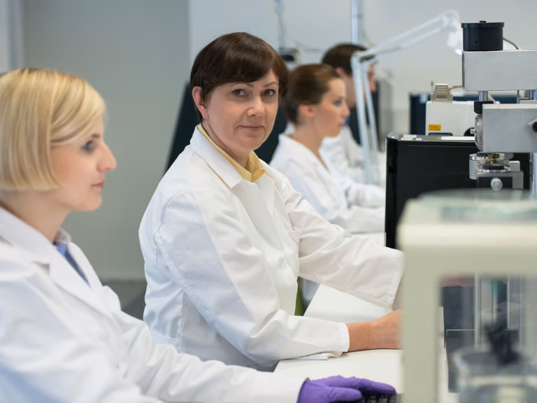 Informatyczka lub doktorka.  Żeńskie nazwy zawodów- chce tego 80% kobiet!