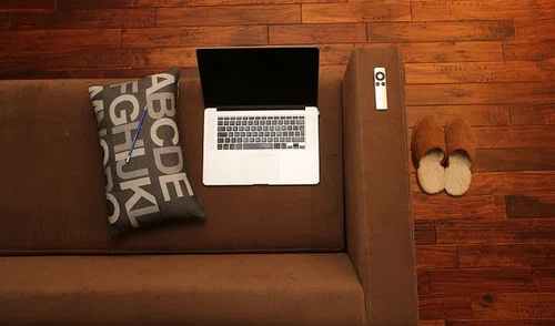 Czy wiecie czym podbić meble żeby nie rysowały paneli?