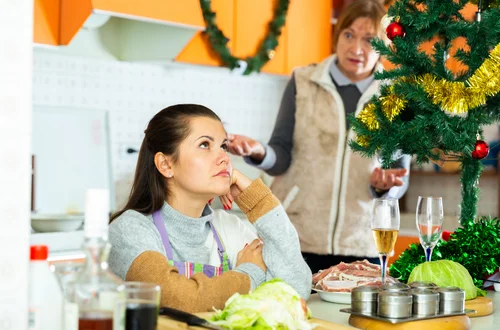 „Teściowa nie pozwala nic przynieść na Wigilię, a potem robi z siebie męczennicę” — pisze Aneta [LIST]