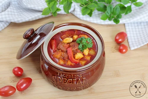 Gulyásleves - węgierska zupa gulaszowa