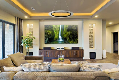 Przepiękny nowoczesny salon z obrazem wodospadu