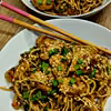Chow mein z kurczakiem teryiaki i kiełkami