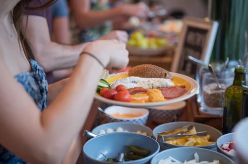 To nie śniadanie decyduje o Twoim poziomie cukru! Sprawdź, co robisz przed snem
