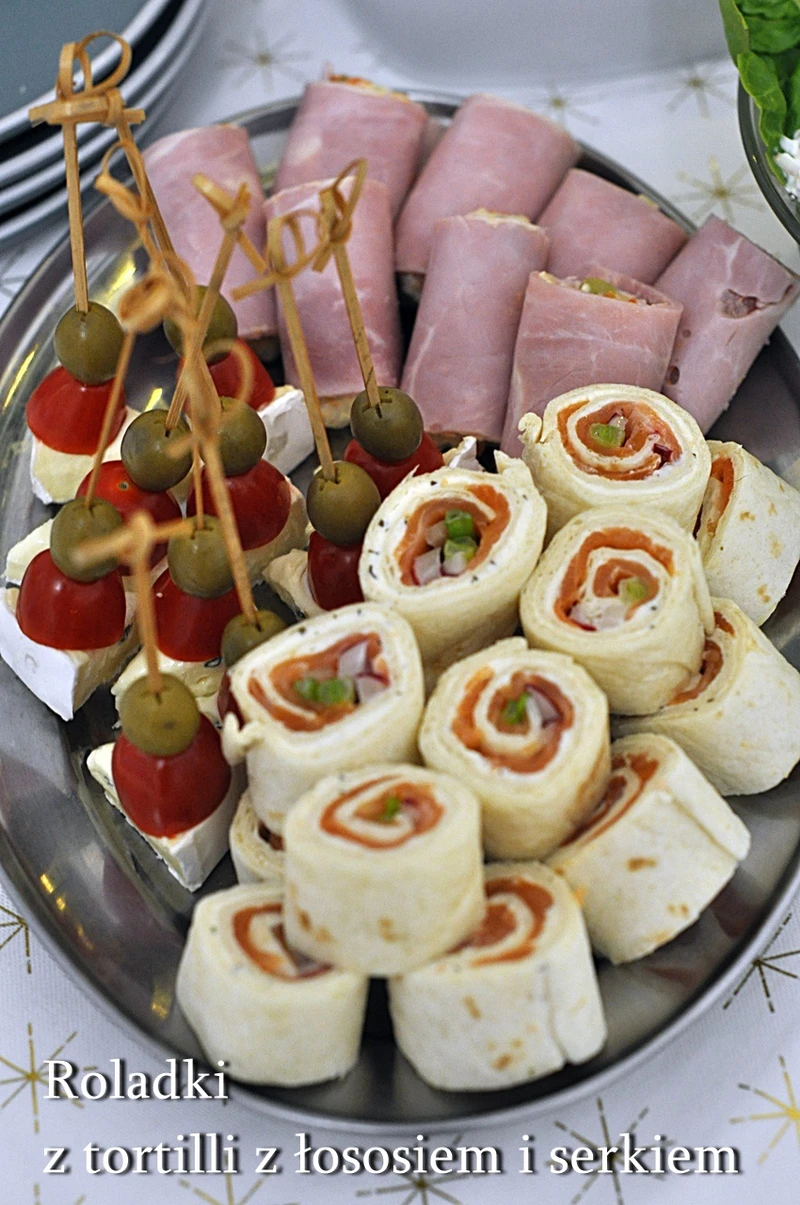 Tortilla z łososiem, ogórkiem i rzodkiewką