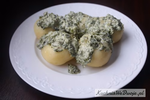 Kluski śląskie z sosem szpinakowym