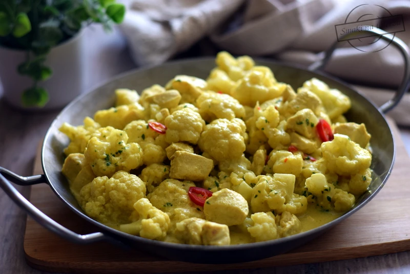 Curry z kurczakiem i kalafiorem