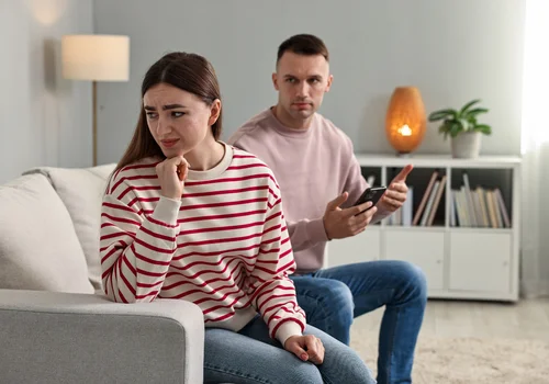 „Nie potrafię mu wybaczyć zdrady – ale nie umiem też odejść” – pisze Katarzyna [LIST]