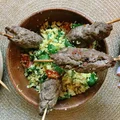 OBIAD NA NIEDZIELĘ: KEBAB Z SAŁATKĄ TABBOULEH Z PIECZONEGO KALAFIORA