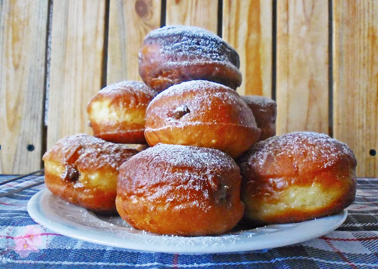 Pączki z masą krówkową
