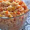 Sałatka ryżowa z marchewką i papryką konserwową
