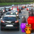 Nowe priorytety na Wszystkich Świętych! Polacy ruszają w długie trasy, a groby to nie jedyny cel!