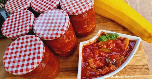 Cukinia w pomidorach, pyszny sos do słoików