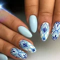 Wyjątkowy manicure ze zdobieniem