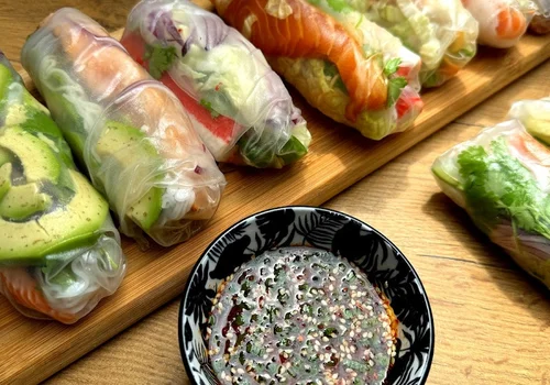 Domowe spring rolls na przekąskę