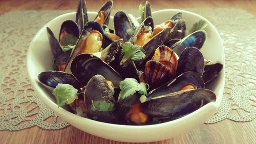 Mule w sosie maślano – kolendrowym