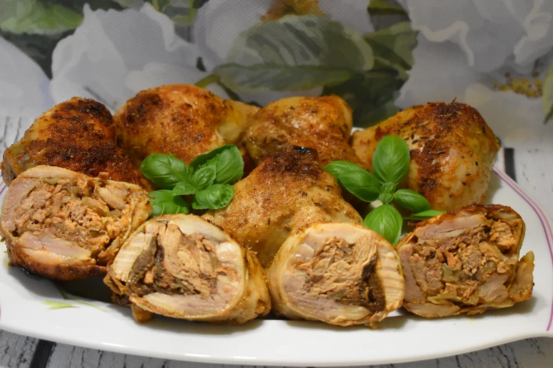 Pieczone udka z bigosem