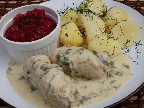 Roladki schabowe w sosie szczawiowym