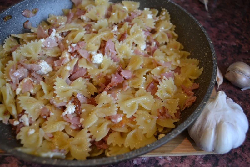 Makaron z wędliną