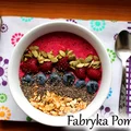 Koktajlowa miseczka malina-borówka (smoothie bowl)