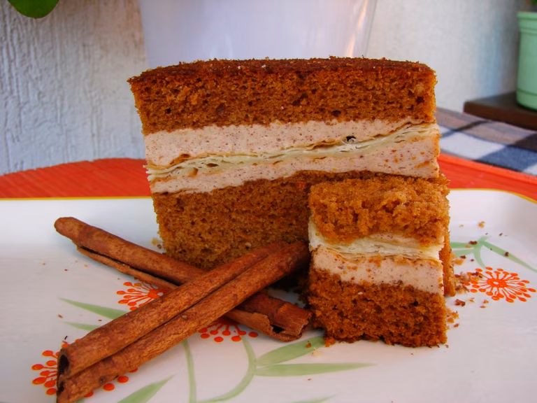 Piernik herbaciany z masą mascarpone cynamonową