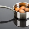 Nie wylewaj wody po ugotowanych jajkach