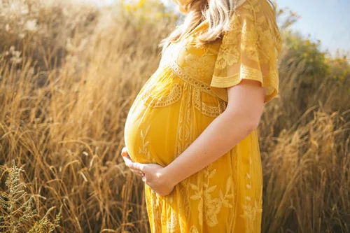 Jak przyspieszyć poród? Sprawdź koniecznie naturalne sposoby na wywołanie porodu.