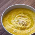 Hummus z mango i curry