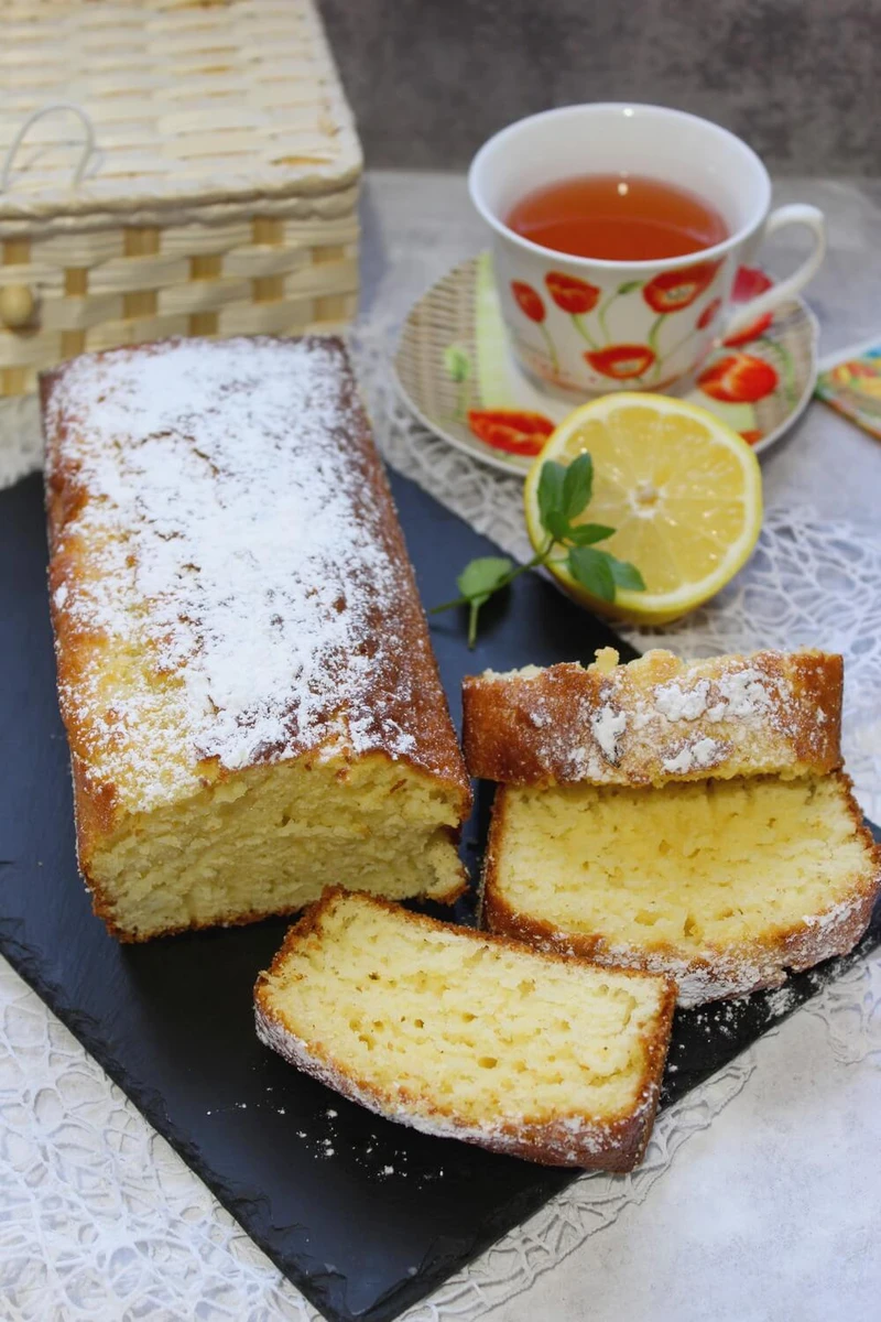 Cytrynowa babka łyżką mieszana