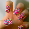 Piękny kropeczkowy manicure